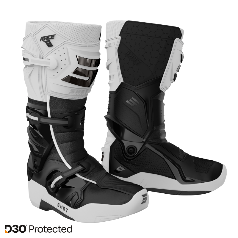 Bottes SHOT 2026 Race 8 Blanc Noir Chromé Bottes SHOT 2026 Race 8 Blanc Noir Chromé