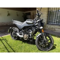HUSQVARNA 200 Svartpilen 2021
